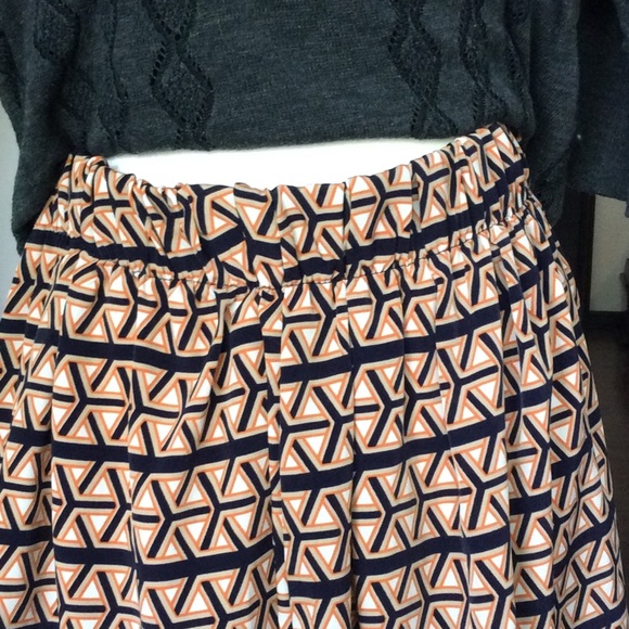 Sweet Rain geometric skirt M/L - Picture 3 of 3